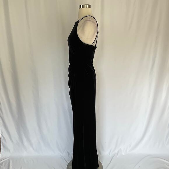 Black Velvet Beaded Strappy Back Evening Gown Size 8 Long Formal Dress by AQUA - Picture 6 of 13